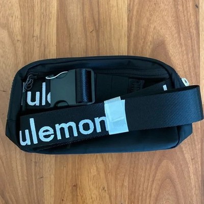 New Everywhere Belt Bag BLACK/WHITE Wordmark Logo Strap 1L