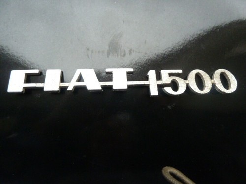 FIAT 1500 badge ORIGINALE D'EPOCA in ZAMA! - Foto 2 di 3
