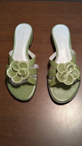 ETIENNE AIGNER Green LANDAU Strappy Slip-On SLIDES Sandals w/ Top Flower Size 9M