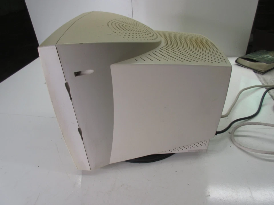 Monitor de computadora Compaq Presario MV500 15" CRT VGA 1024 x 768 @ 60Hz Foto 2 de 4