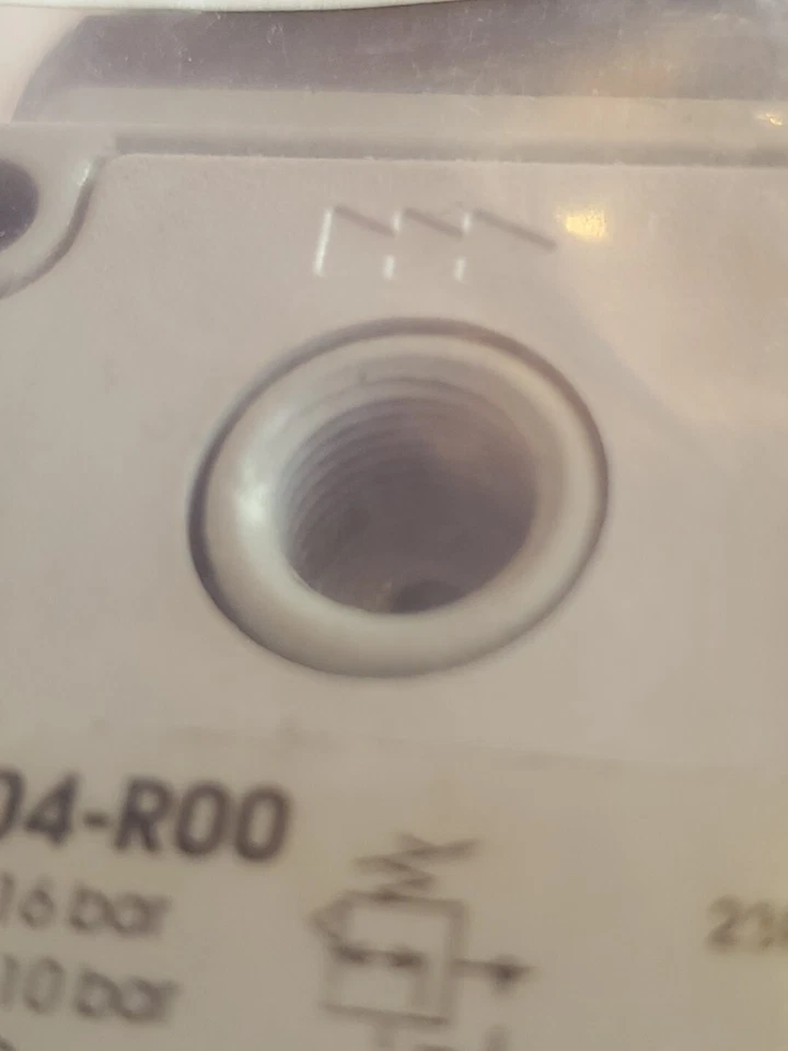 CAMOZZI Pressure Reducer MC104-R00 Regulator  - Image 3 of 4