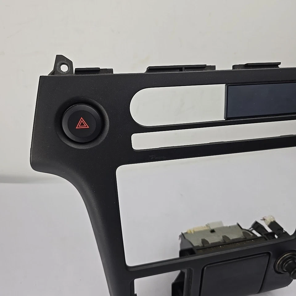 01-04 Nissan Pathfinder INFINITI QX4 Tablero Radio Bisel Borde Central  Foto 2 de 4