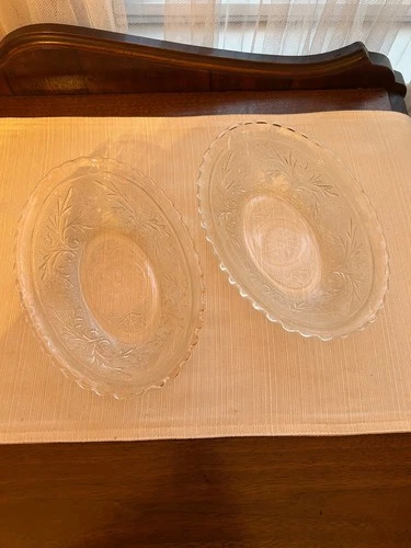 Vintage Anchor Hocking Sandwich Glass Pattern Oval 8.5in Serving Bowls