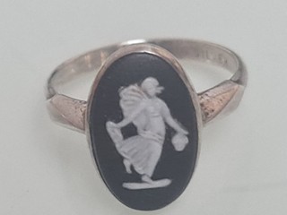 Wedgwood Sterling Silver Jewellery Set Neoclassical Design.