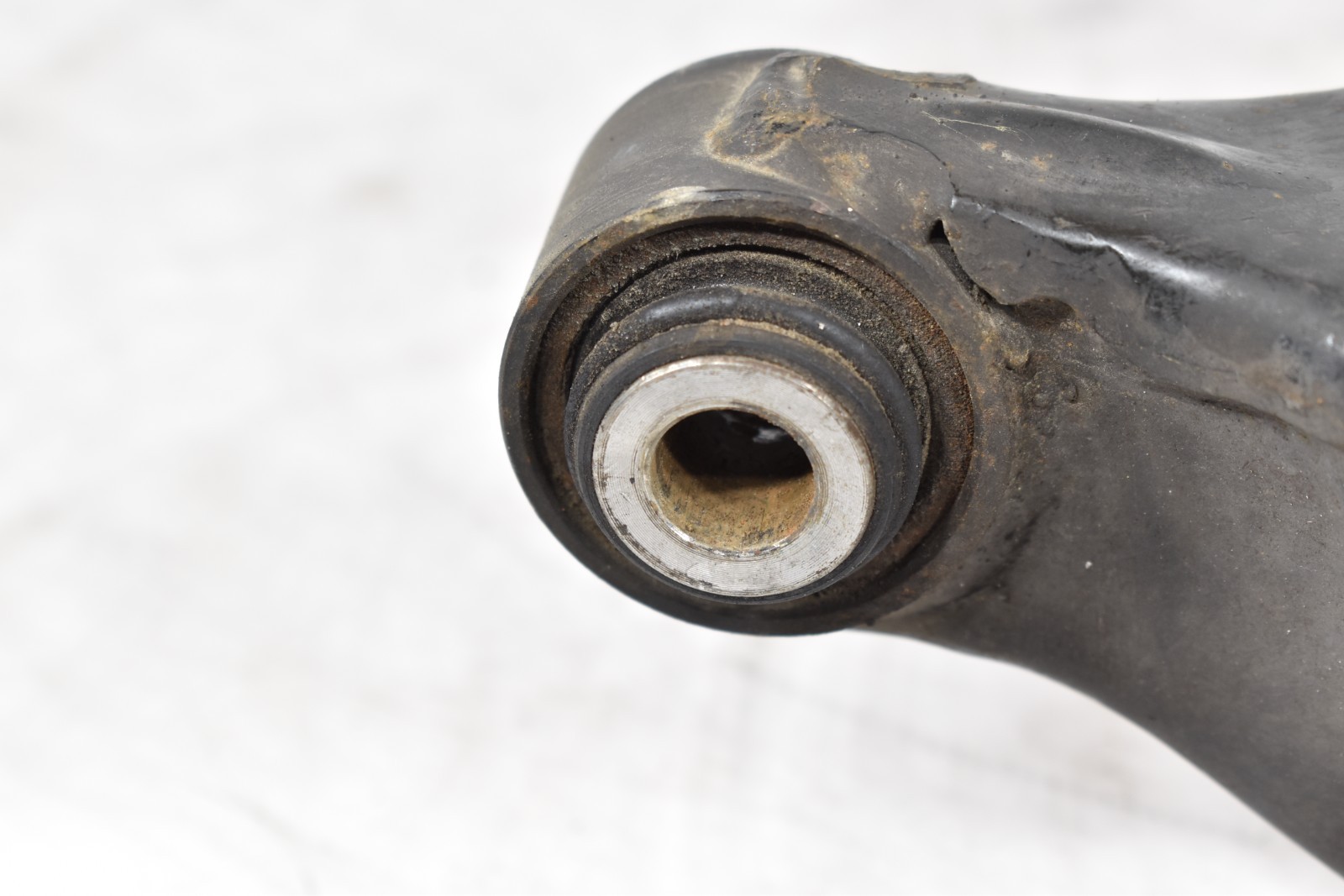 2014-2021 MASERATI GHIBLI AWD REAR LEFT SIDE LOWER CONTROL ARM SPRING PERCH OEM