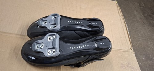 Van Rysel Road Cycling Shoes Black Size 4 with cleats. - Picture 3 of 8