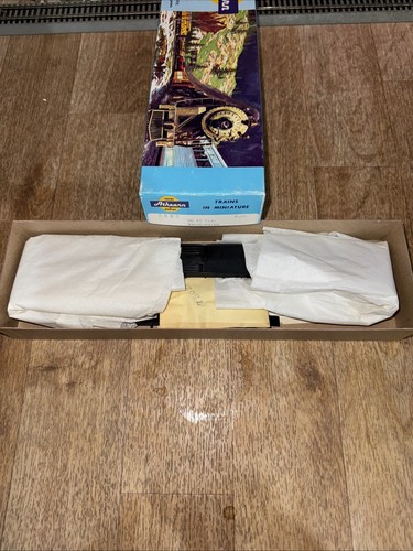 HO Scale Athearn Kit 2000 Undecorated 86' Flat Car
