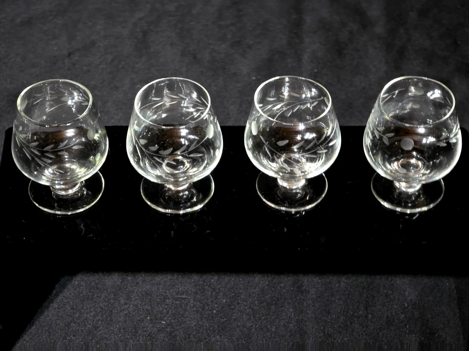 Vintage PIONEER 1.875" Brandy Snifter WILLOW MOON Schnapps Glass   - Set Of 4 - Image 2 of 4