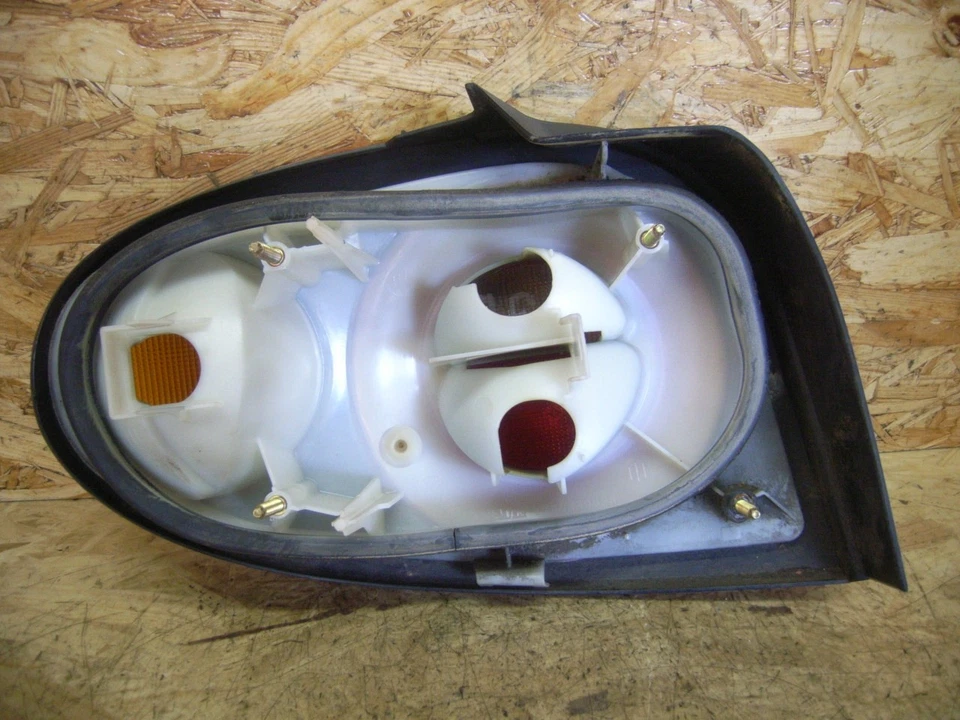 Rettangolo Luce Posteriore Destro Renault Megane I Coach (DA) 2.0 8V - Immagine 2 di 2