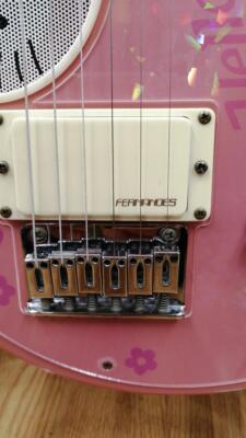 楽器 Fernandes ZO-3HK Hello Kitty Amazon.co.jp: FERNANDES ZO-3HK Mini Electric Guitar with Built-in