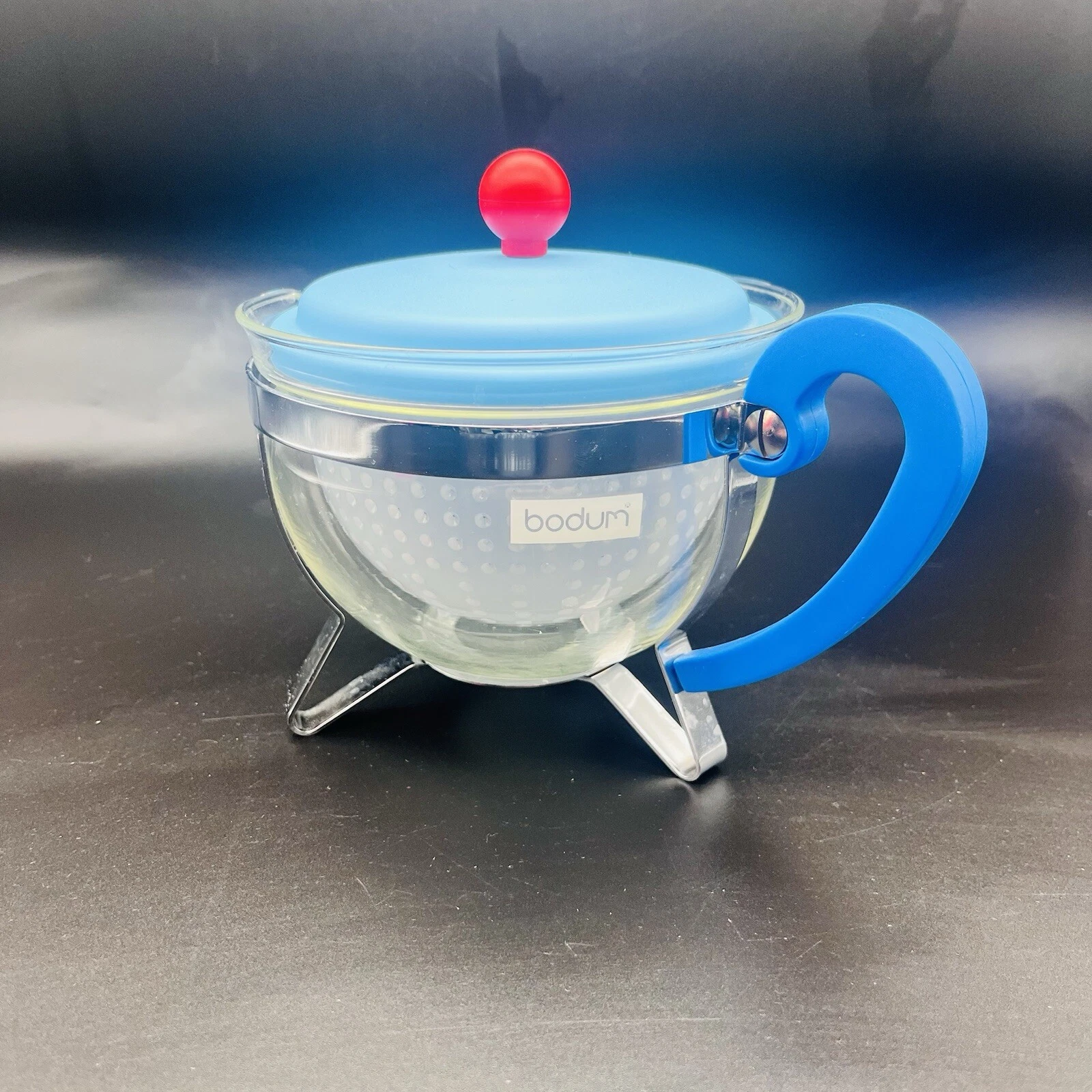 BODUM 4 cup Glass Teapot w/ Infuser CHAMBORD Med. & Light Blue & Red Knob