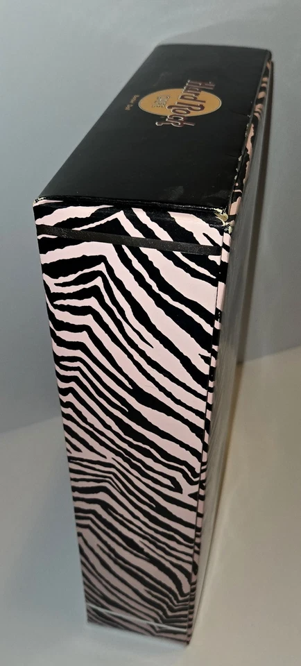 Hard Rock Cafe 2004 Barbie, 2ª da Série, Caixa Listrada Preta-Rosa NRFB - Imagem 3 de 4