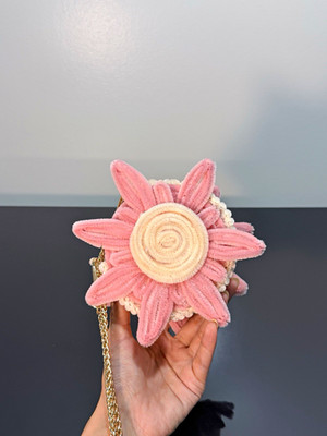 Pink Flower Shaped Mini Crossbody Bag Gold Tone Chain Strap Clasp Closure