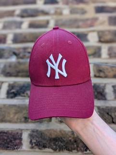 New Era 9FORTY NY New York Yankees Women's Cap Hat Maroon Burgundy Embroidered