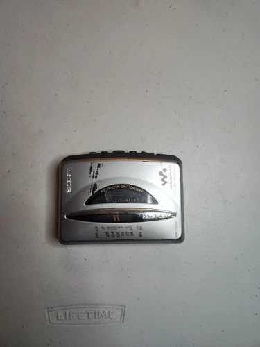 Vintage Sony Walkman Megabass WM-FX195 (FOR PARTS)