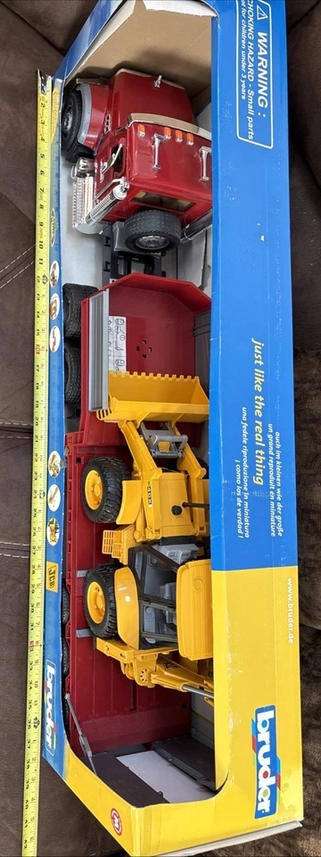 Semirremolque BRUDER MACK con cargador gato y retroexcavadora JCB 4CX 02813 NUEVO EN CAJA 36" Foto 3 de 4