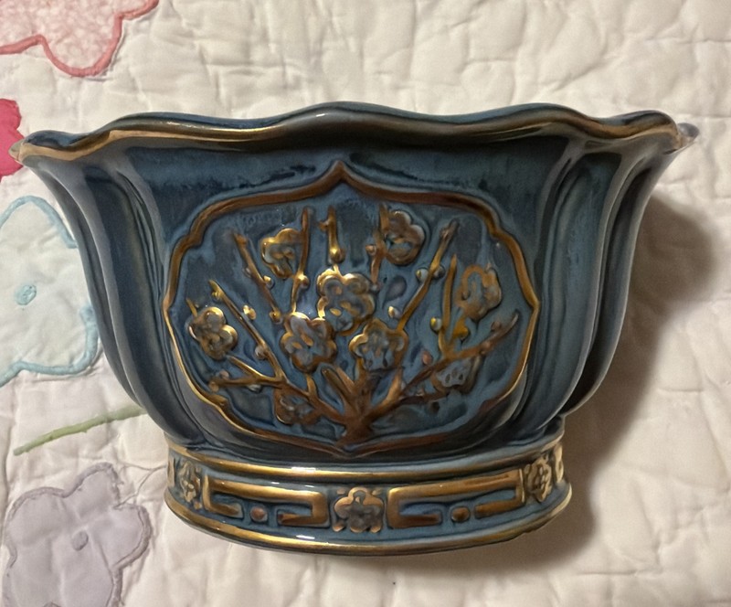 General Ceramics Beautiful Floral Planter – Lung Ming China Line Blue Gold