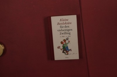 426096 Linda Goodman KLEINE BETTLEKTÜRE FÜR DEN VIELSEITIGEN ZWILLING Scherz