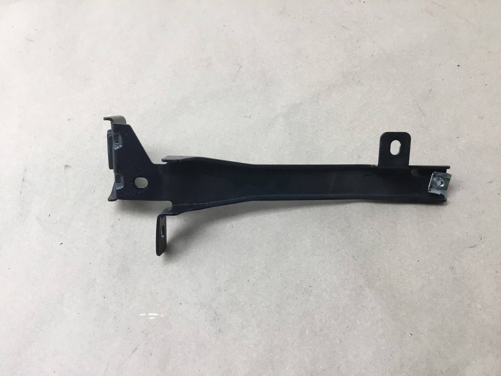 Bentley Bentayga 2019 V8 Front Right Passenger Bracket Mount Support 16-20 :M