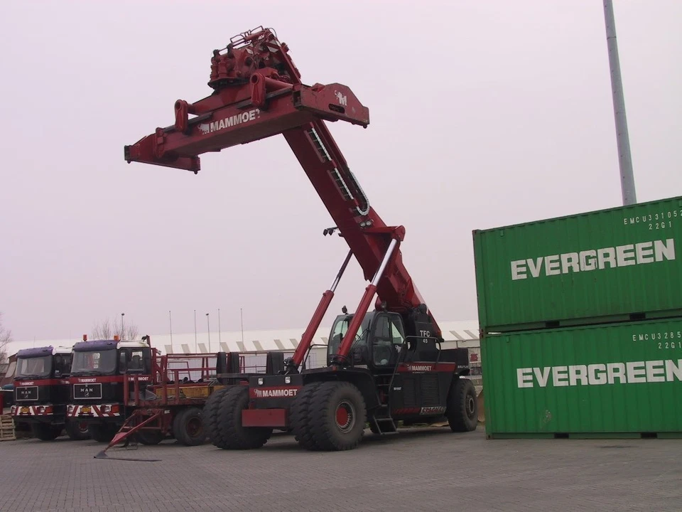 IMC Models 410315 Sany Mammoet Container Reach Stacker - Scale 1:50 - Image 4 of 4