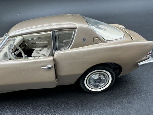 1963 Studebaker Avanti Franklin Mint 1/24 Scale Diecast Car - Picture 19 of 22