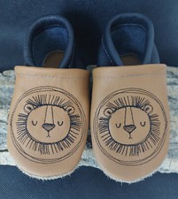 Krabbelschuhe/Lederpuschen Leder bestickt Lö...