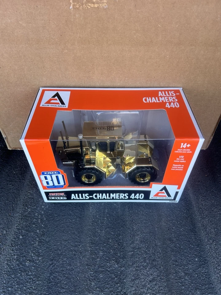1/32 Ertl Allis chalmers 440 Tractor Gold Chase - Image 2 of 3
