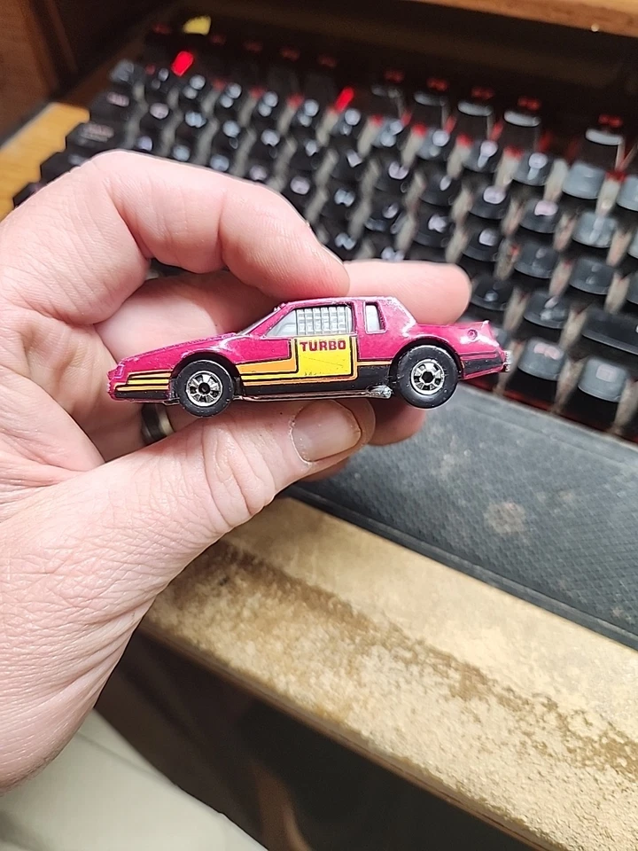 Vintage 1984 Hot Wheels Diecast 1/64 Crack-Ups Marrom Buick Regal Hood Basher HK - Imagem 2 de 4