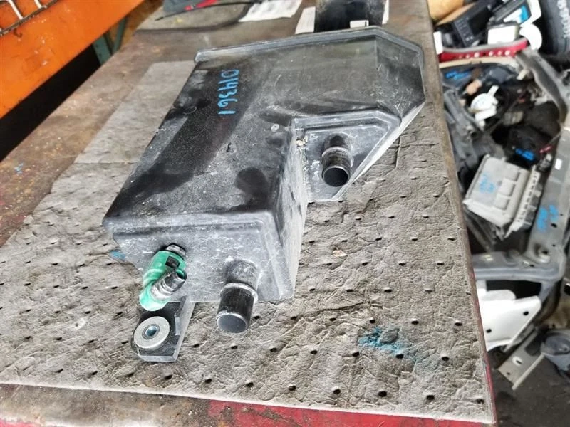 Subaru Impreza 2014 bote de vapor de combustible 583935 Foto 2 de 4