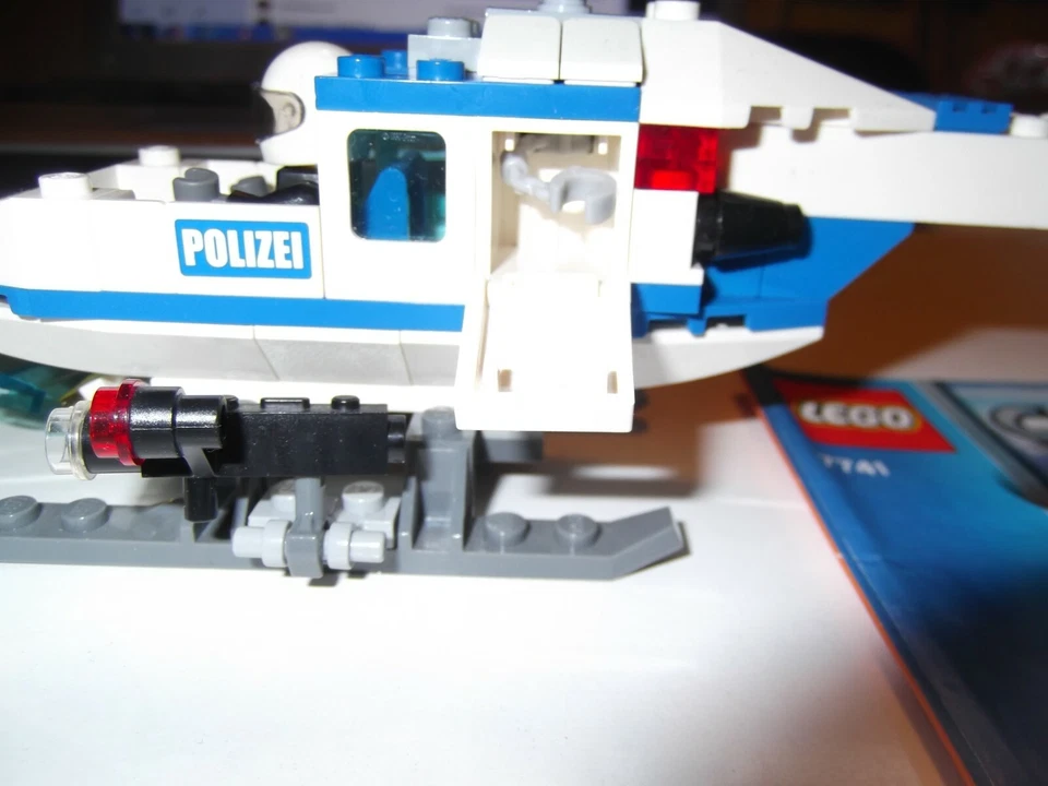 LEGO City 7741 Police Helicopter, foto 4 di 5