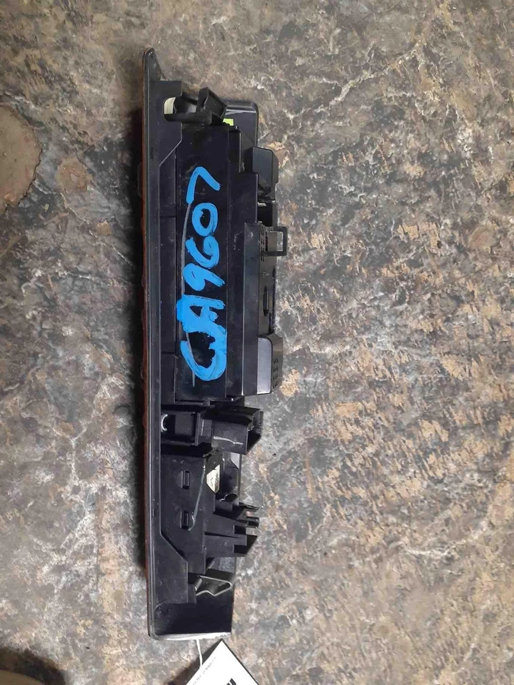 Interruptor de puerta delantero OEM MASTER OLDS BRAVADA 99 00 01 Foto 3 de 4