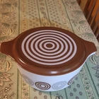 PYREX Vintage 2 1/2 qt Round Glass Casserole w/ Lid, Brown/White Geometric