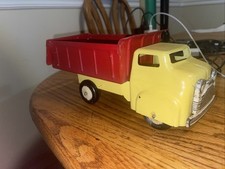 Early Wyandotte Toys Cab Red And Yellow DUMP TRUCK 40's nice Shape