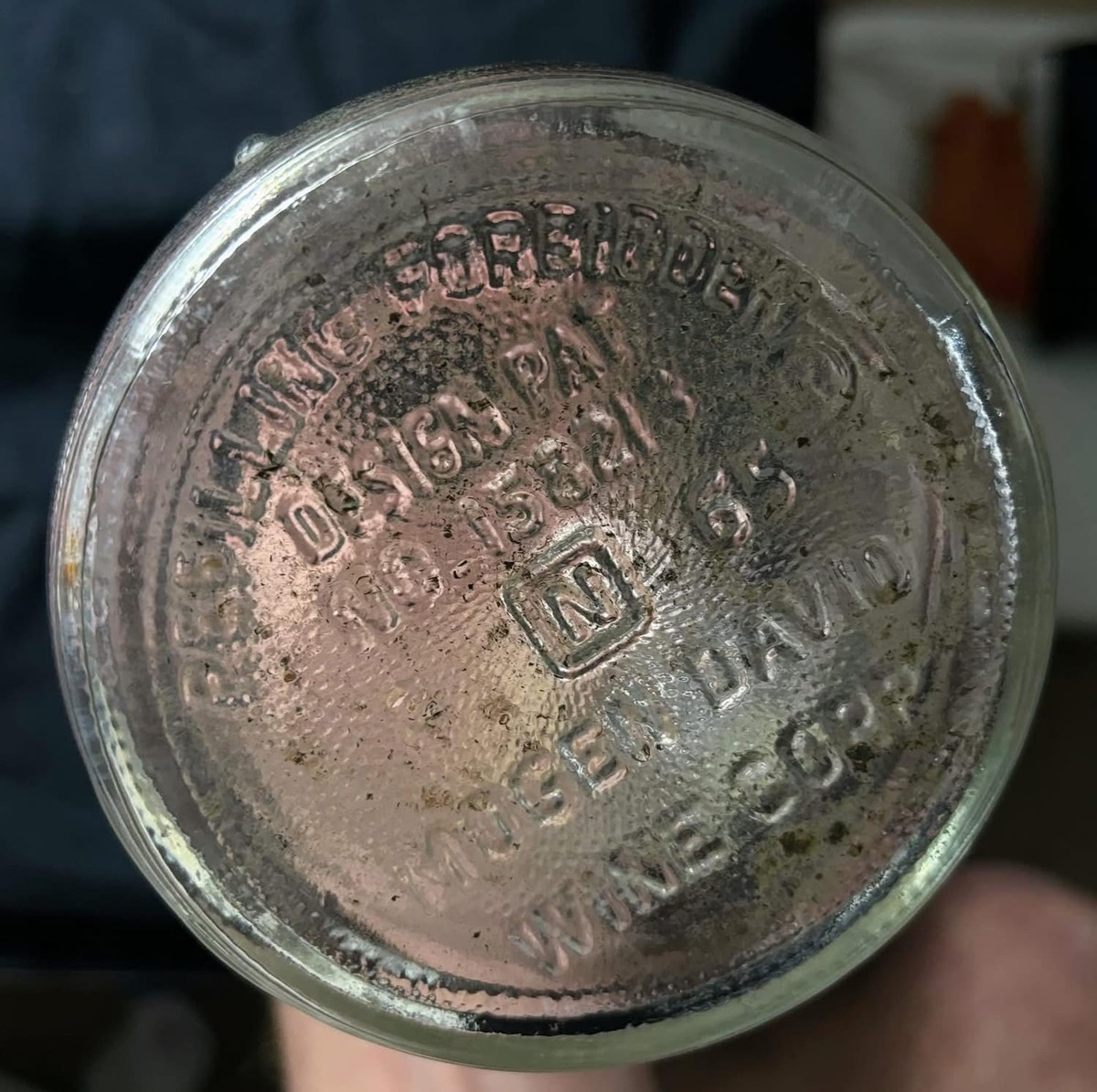1965 STAR of DAVID Full Qt. Wine Bottle 10” Mogen David Wine Corp