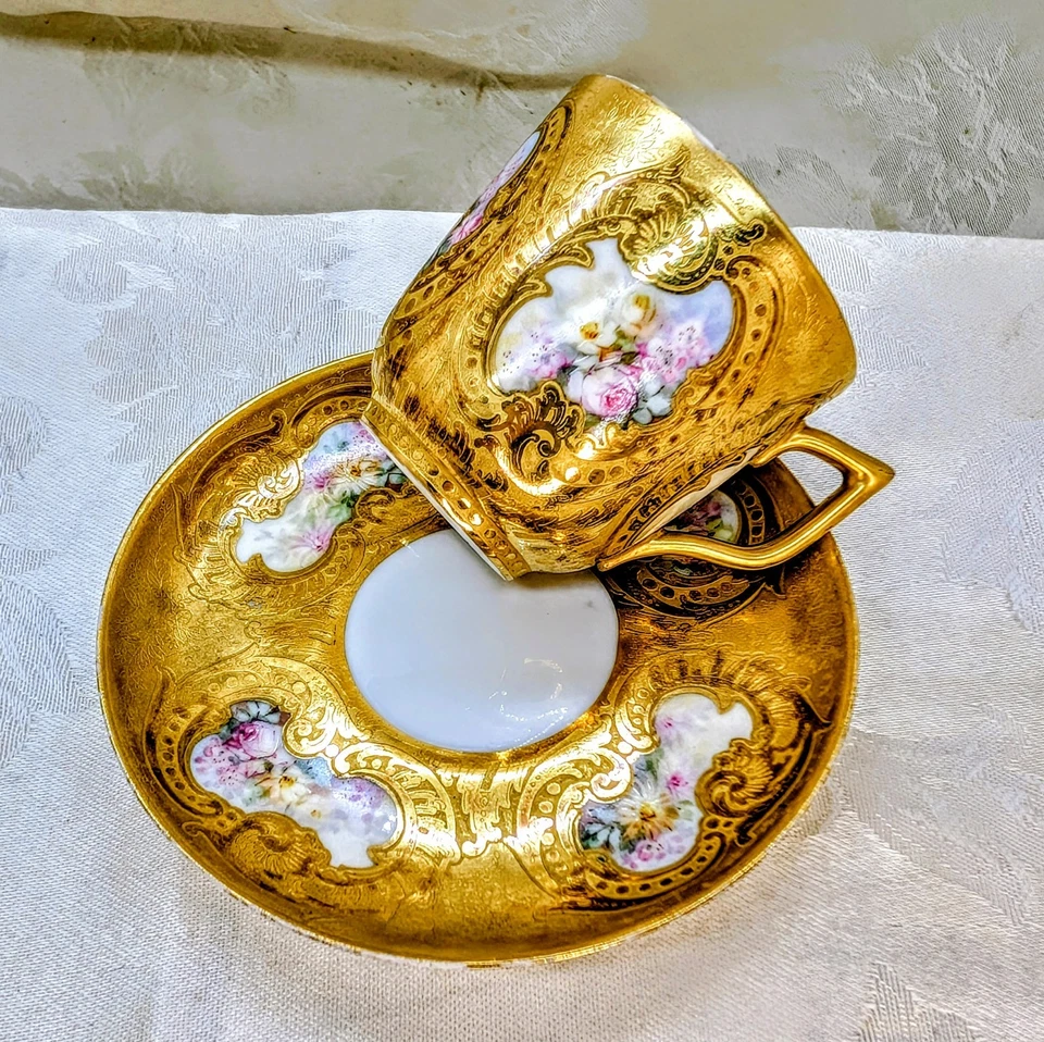 Antiguo platillo de taza Demitasse pintado a mano de mediados de 1800 dorado pesado incrustado floral Foto 2 de 4