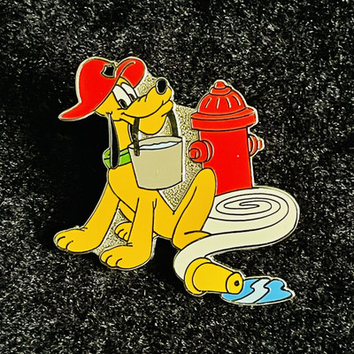 HKDL Firefighter Pluto Bucket Hydrant Hose Fireman Fire Chief Officer Disney Pin
