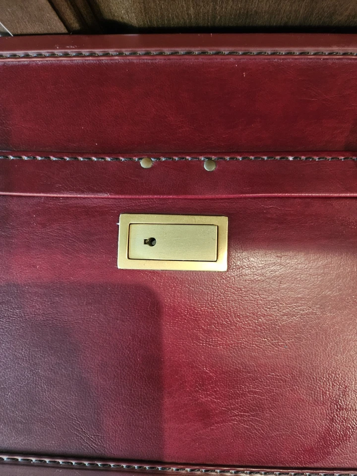 Vintage Hartmann Belting Vinyl Suitcase Travel Luggage Burgundy 29"x21"x8.5" - Image 4 of 4