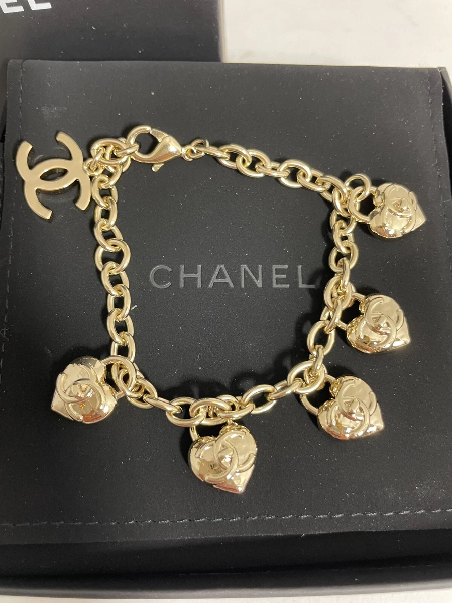 Chanel Pre-owned 1996 CC Turn-Lock Chunky Bracelet - Gold