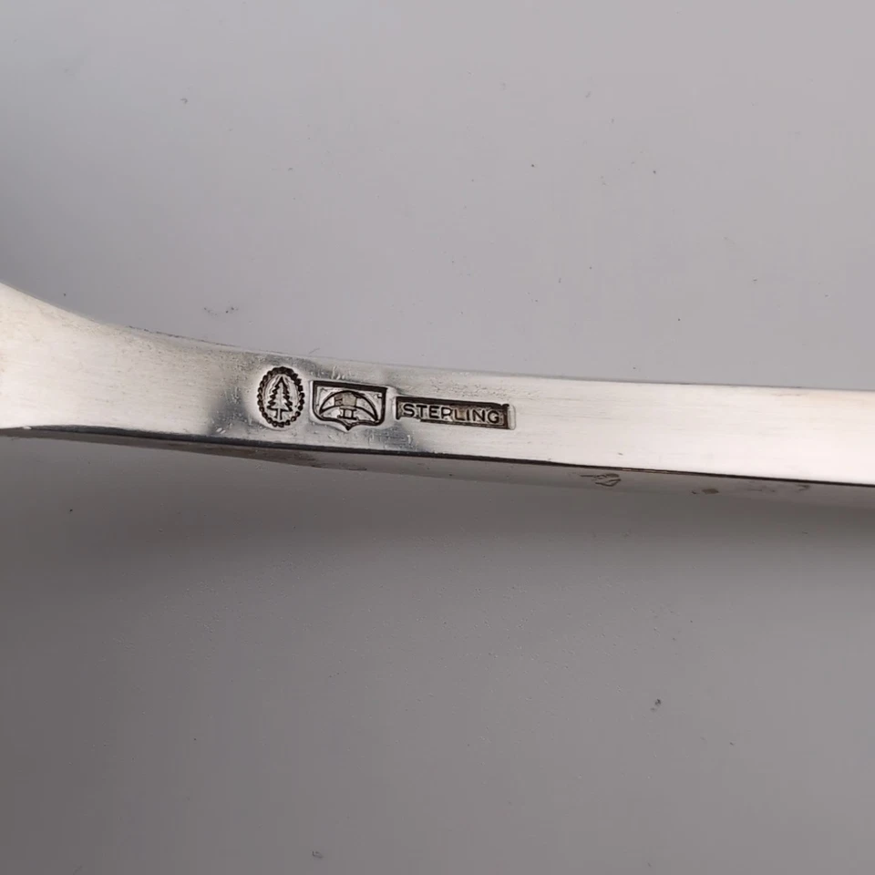 Tenedor para servir carne fría Tuttle Onslow de plata esterlina - 8 5/8" - sin monogramas Foto 3 de 3