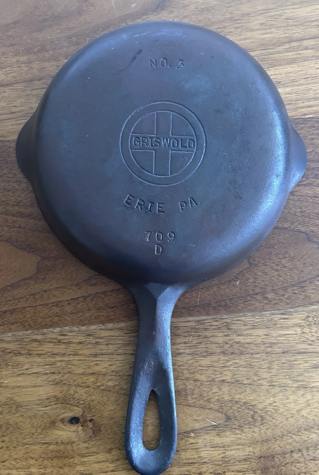 GRISWOLD No. 3 Cast Iron Skillet 709 D Small Logo Erie, PA Double Spout Fry Pan