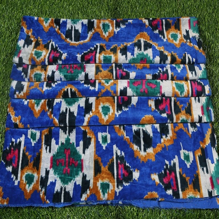 Vestido indio de tela de terciopelo suave por yarda costura tapicería terciopelo estampado IKAT Foto 4 de 4