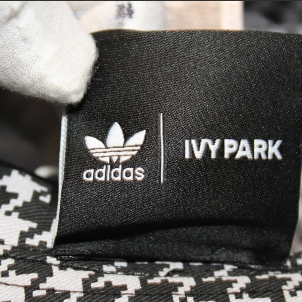NWT X Ivy Park Adidas Beyonce Reversible Bucket Hat M/L  display picture 1
