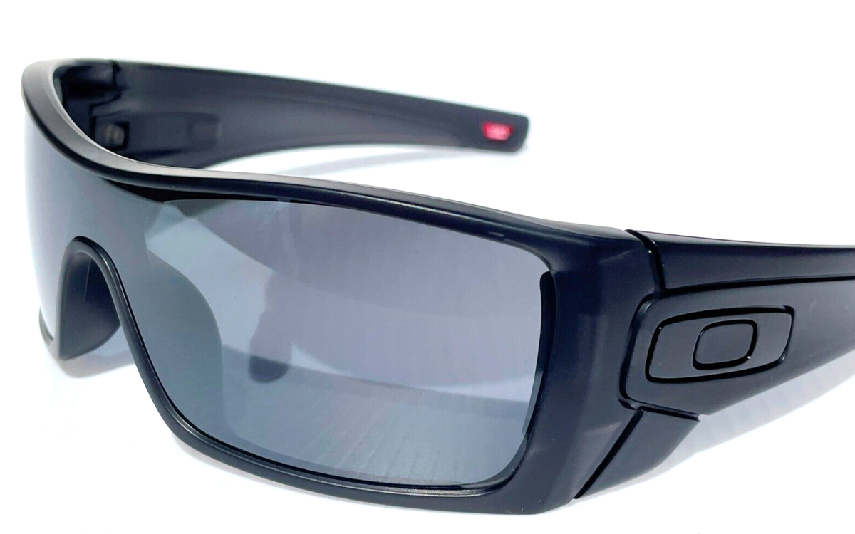 Oakley BATWOLF Matte Blackout w POLARIZED Black Iridium lens