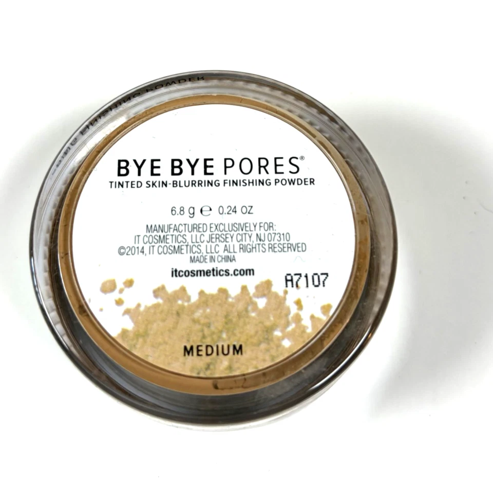 It Cosmetics Bye Bye Pores Tinted Skin-Blurring Finishing Powder Medium 0.24 oz - Image 2 of 4