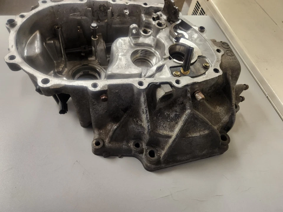 2001-2003 Mazda Protege MSP Protege5  2.0L Manual Transmission Bell Housing Case - Image 3 of 4