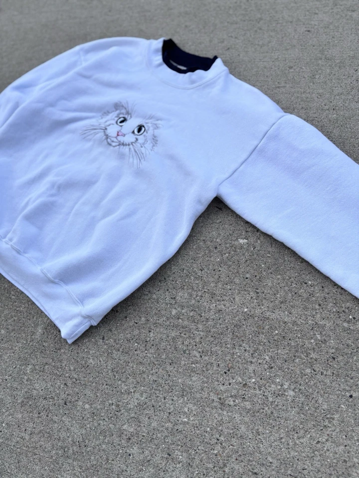 Vintage 90s Cat Sweatshirt Tagged XL White Embroidered Cat Crewneck Made In USA - Image 3 of 4