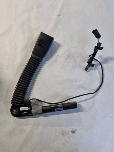 BMW 7 E65 E66 2007 Gurtschloss vorne 6982520 SII3524