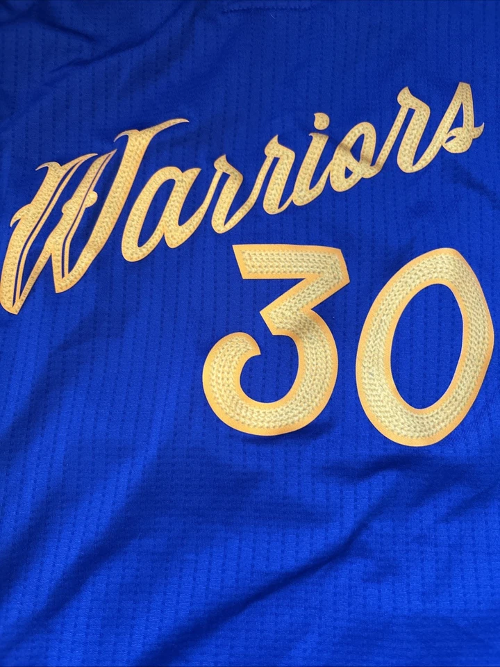 Camiseta deportiva rara 2016 Steph Curry edición navideña mediana Golden State Warriors Foto 2 de 4