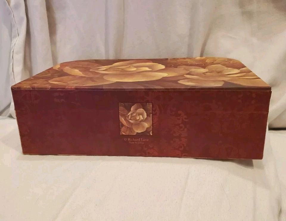 Caja de almacenamiento de maleta de cartón Richard Lane con mango de metal y broche fotos escritorio Foto 3 de 4