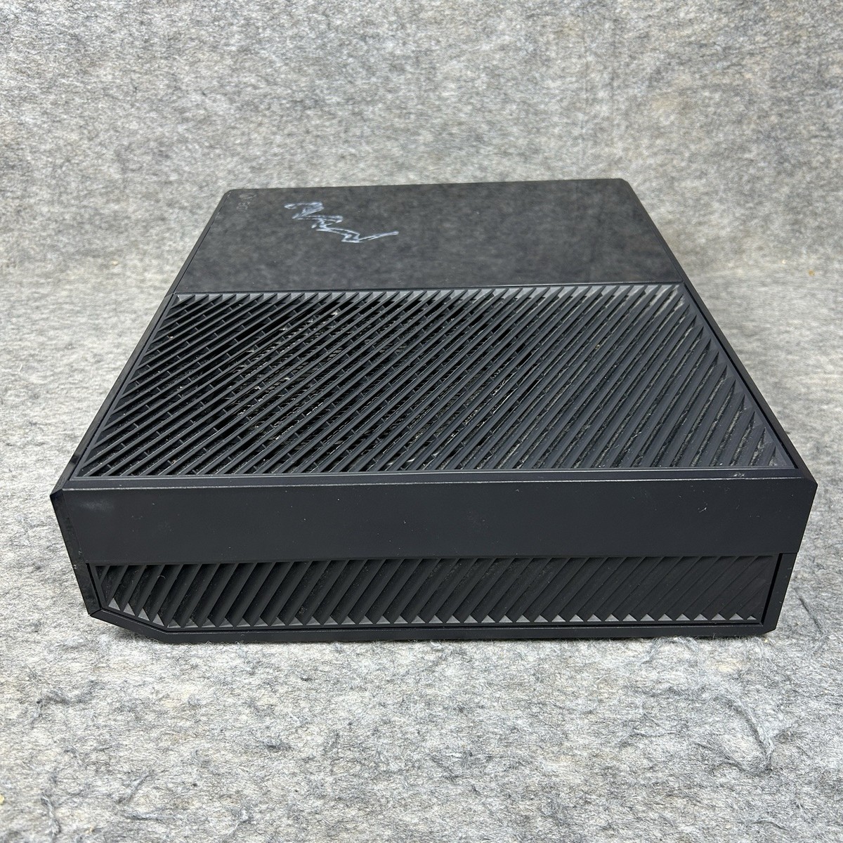 Microsoft Xbox One 500GB Console Only 1540 W/ Kinnect & Cords